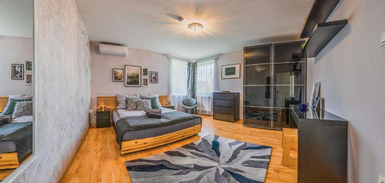 Riverside Apartman**** มิชโคลซ์ ภายนอก รูปภาพ